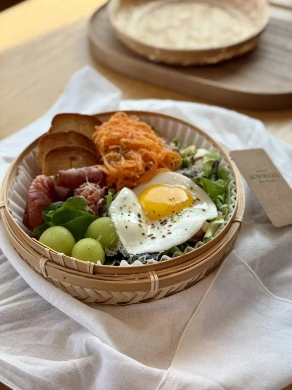 Pretty brunch plate