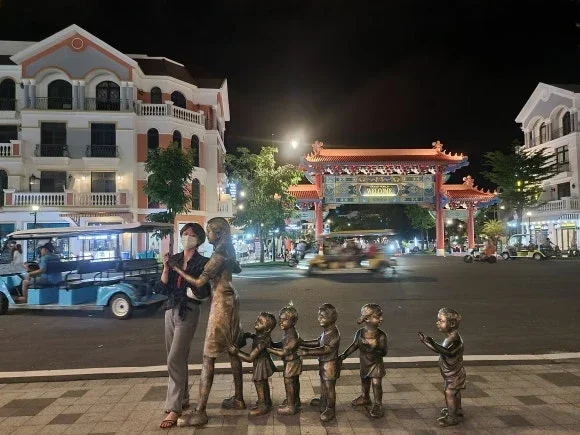 Se acercaba la hora acordada de las 9, así que tomé el transporte de las 8:30 y regresé al alojamiento.