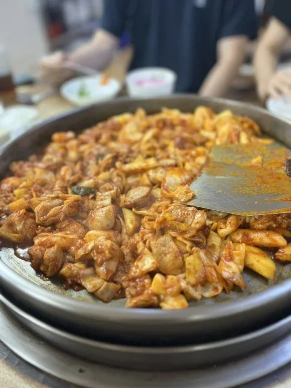 Chammi Dakgalbi arroz frito