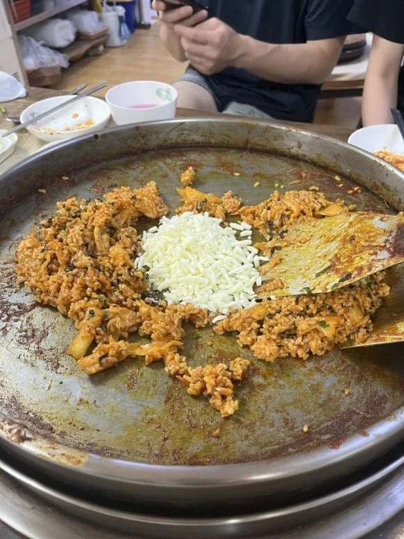 Chammi Dakgalbi arroz frito