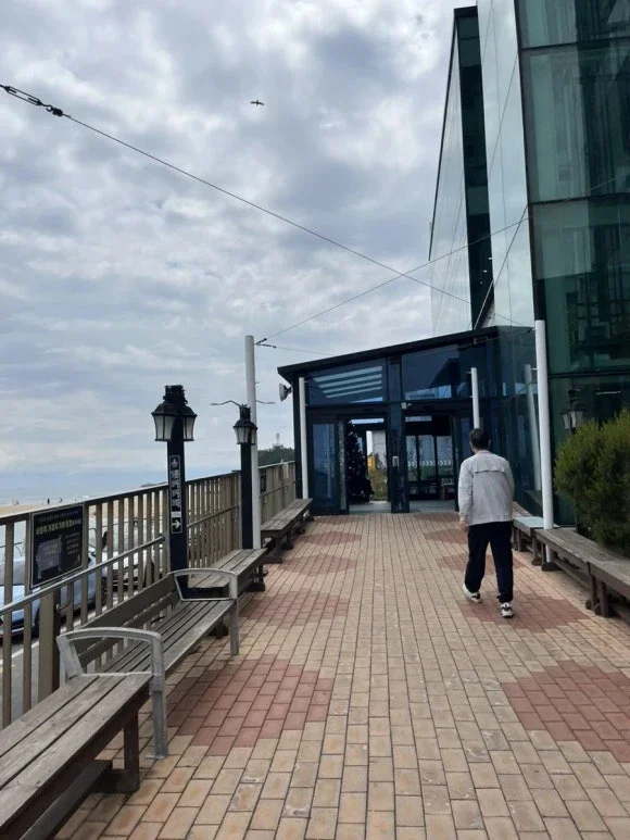 ボンポ・ムグリ家 全景